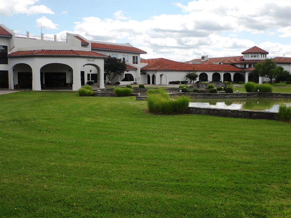 Regalia Hotel & Conference Center Village of Four Seasons Dış mekan fotoğraf